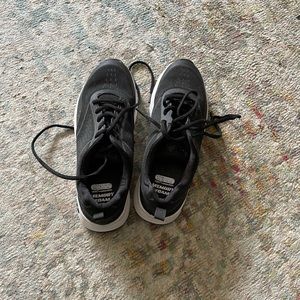 Women’s Fila shoes only worn a few times